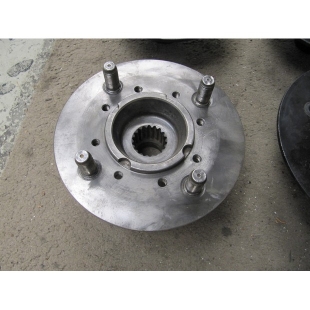 Lancia Flavia flange wheel hub incl. studs